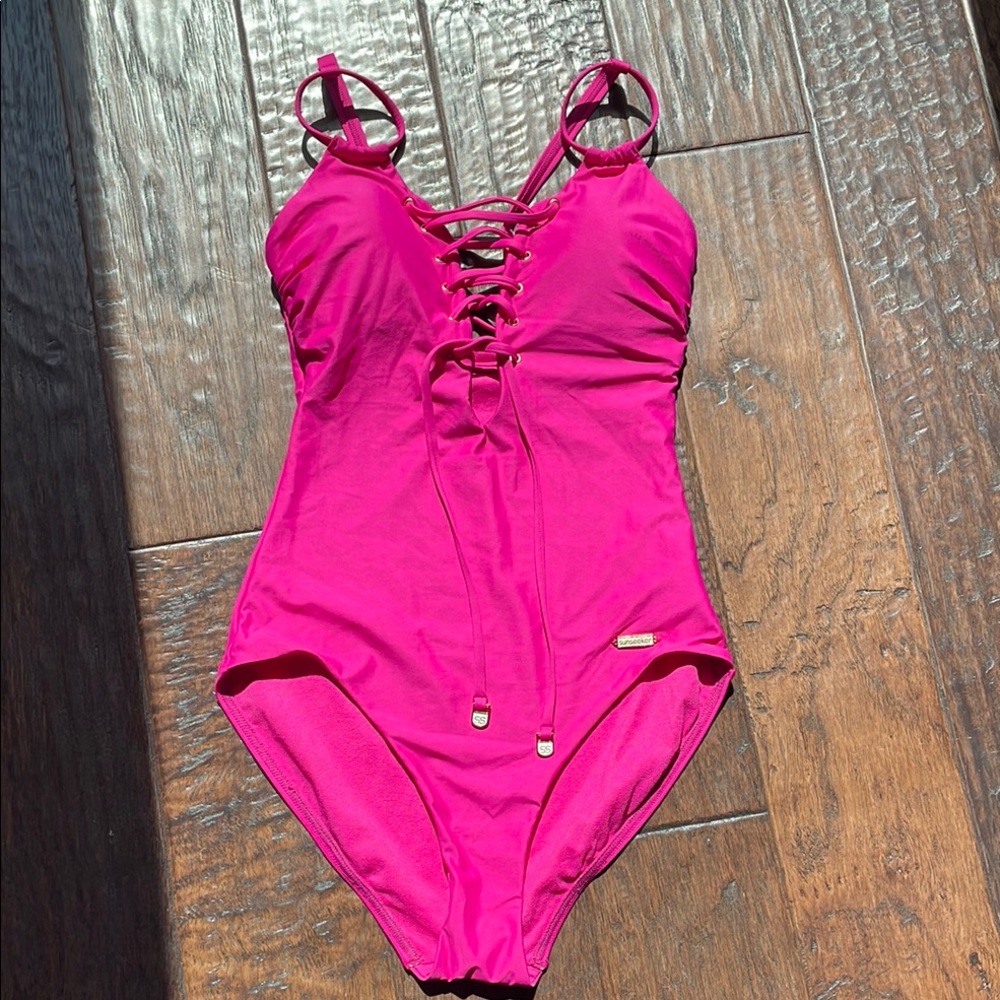 Size 4 Sunseeker one piece swimsuit. NWOT fits true to size.